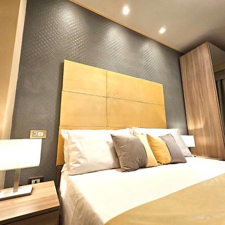 Astoria Supreme - Modern Boutique Suites Lecce Bagian luar foto