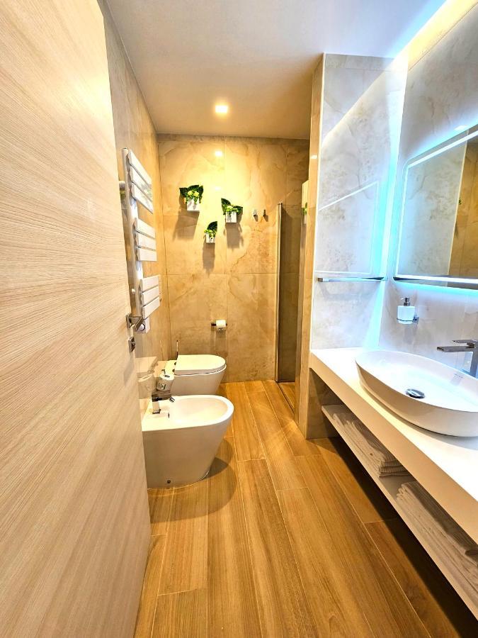 Astoria Supreme - Modern Boutique Suites Lecce Bagian luar foto