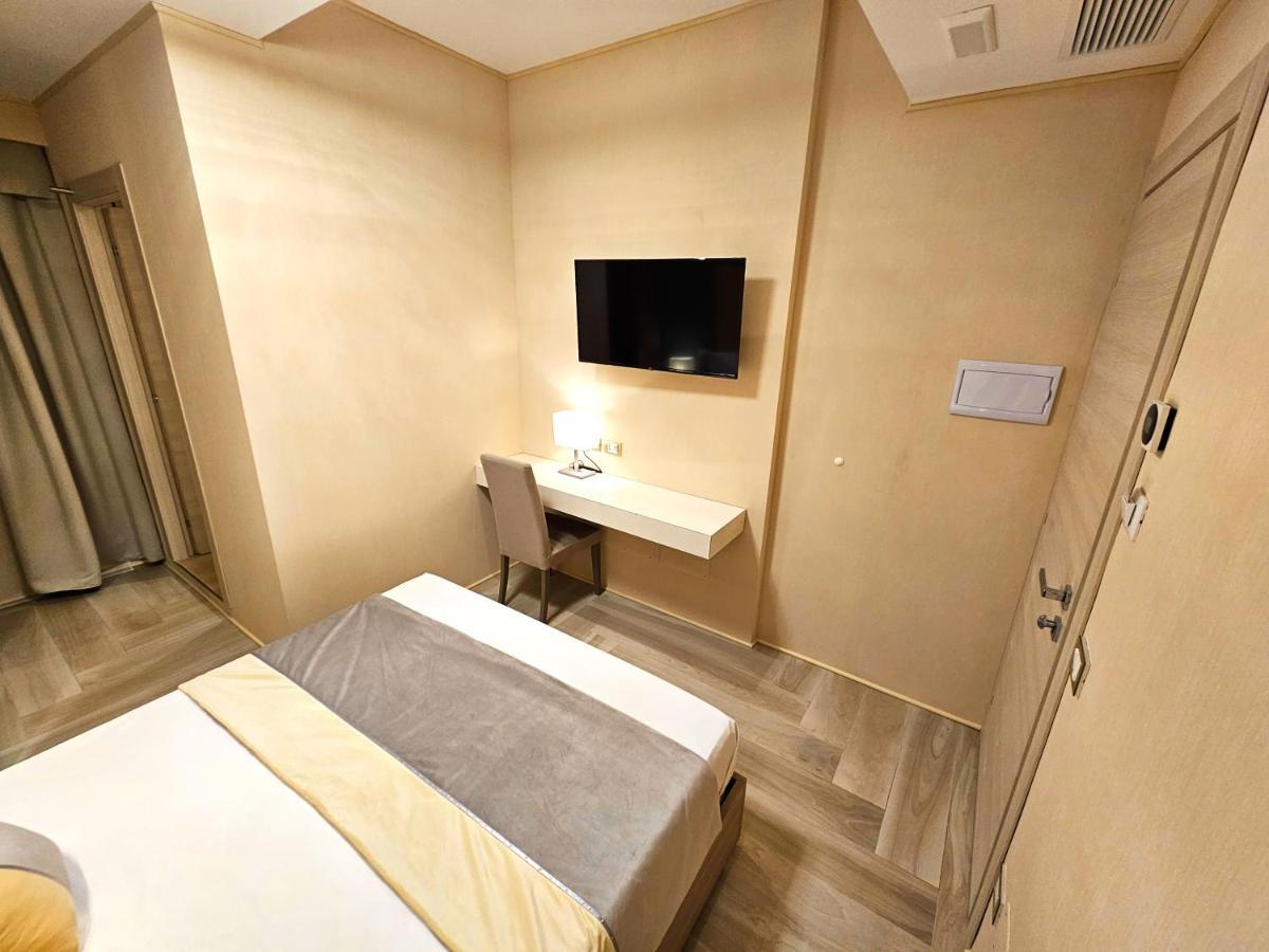 Astoria Supreme - Modern Boutique Suites Lecce Bagian luar foto