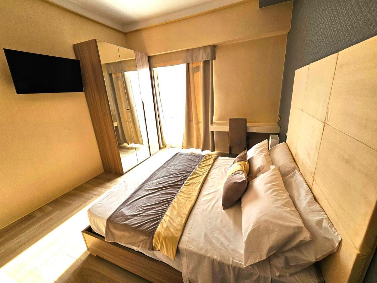 Astoria Supreme - Modern Boutique Suites Lecce Bagian luar foto